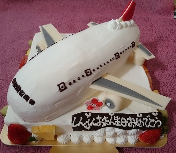 飛行機型お誕生日ケーキのサムネイル