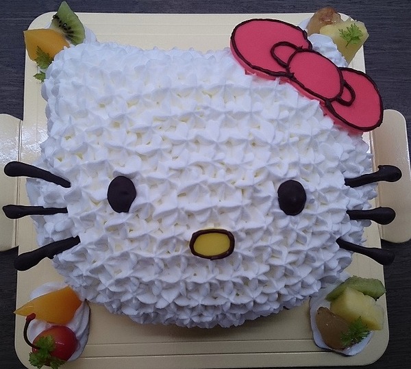 人気のネコキャラクターケーキのサムネイル
