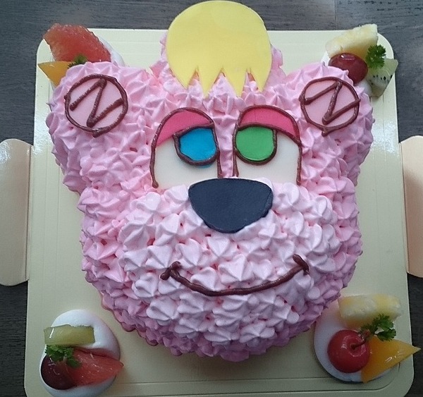 ピンクのクマさんのキャラクターケーキのサムネイル