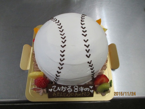 野球ボール型ケーキのサムネイル
