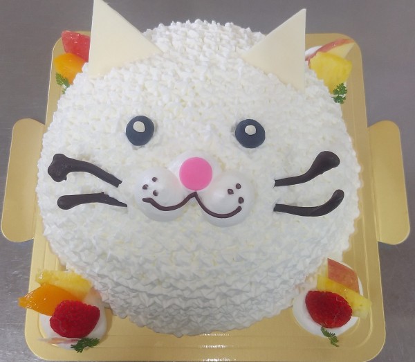 白猫のケーキのサムネイル