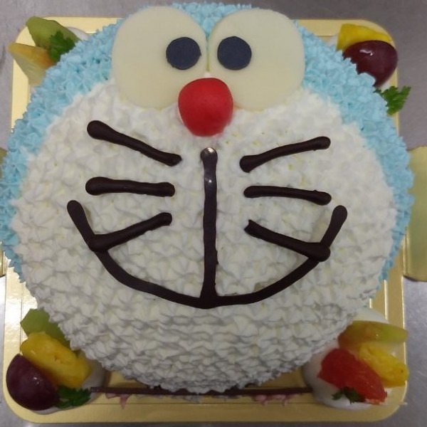 猫型ロボットのキャラクターケーキ