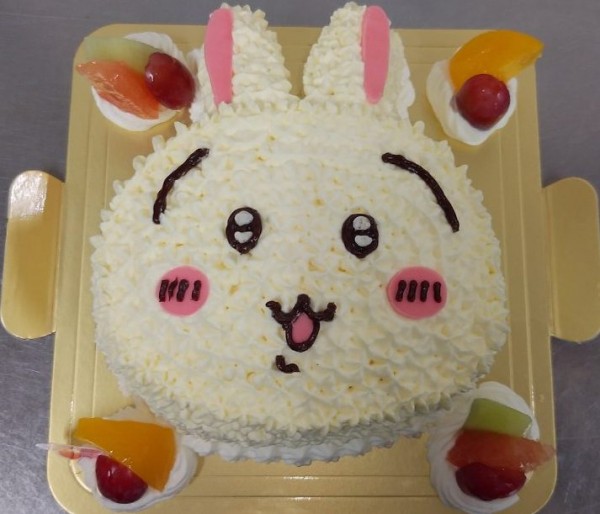 小さいかわいいウサギのケーキのサムネイル