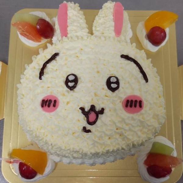 小さいかわいいウサギのケーキ